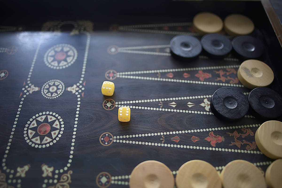 Jouer au backgammon